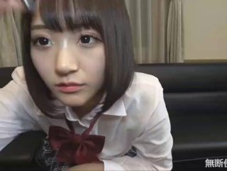 清纯萌妹子约啪，压在沙发上猛插